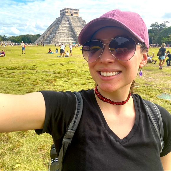 Meet your Posher, Stephanie - Picture 1 of 4